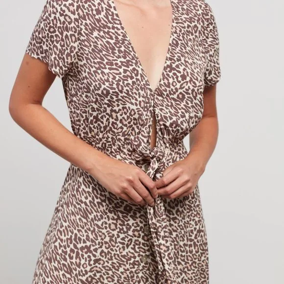 KIVARI Alena Leopard Print Tie Front Midi Dress - Picture 9 of 16